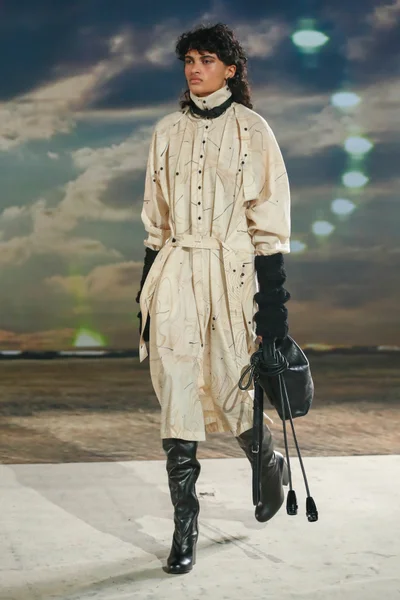 Look 10